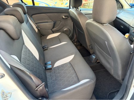 2014 Dacia Sandero STEPWAY SIGNATURE 1.5 DCI 90 4 €5,950 thumbnail