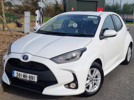 2024 Toyota Yaris - thumbnail 1