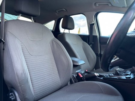 2015 Ford Focus - thumbnail 9