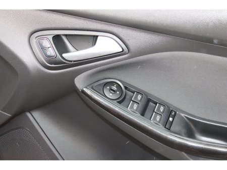 2018 Ford Focus - thumbnail 14