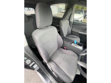 2014 Toyota Prius Alpha - thumbnail 12