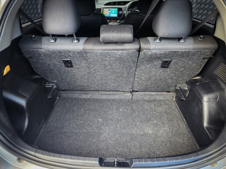 2020 Toyota Vitz - thumbnail 16