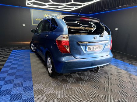 2009 Honda FR-V - thumbnail 9