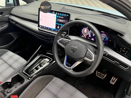 2025 Volkswagen Golf GTE 1.5 PHEV 272HP DSG *PAN ROOF* €47,990 thumbnail