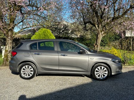 2017 Fiat Tipo - view 3