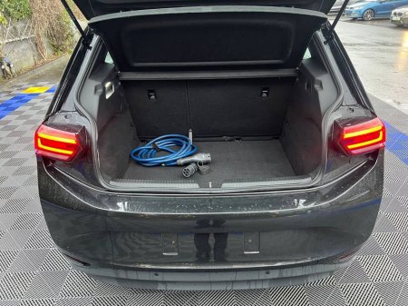 2023 Volkswagen ID.3 LIFE 58KWH // APPLE CARPLAY/ANDROID AUTO // PARKING SENSORS // DUAL ZONE CLIMATE CONTROL €20,950 thumbnail