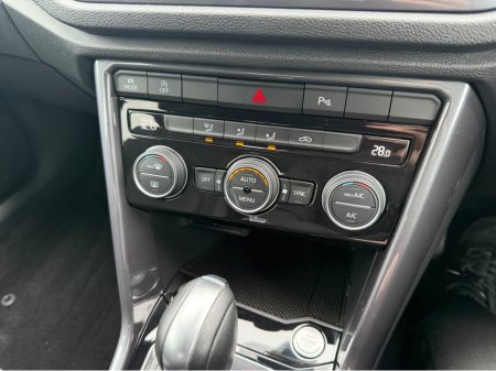 2022 Volkswagen T-Roc STYLE 2.0 150BHP AUTO * REAR VIEW CAMERA, PARKING SENSORS FRONT & REAR, APPLE CARPLAY//ANDROID AUTO, ADAPTIVE CRUISE CONTROL, ISOFIX CHILD SEAT ANCHOR, DUAL ZONE CLIMATE CONTROL, 2 YEAR NEW NCT * €30,950 thumbnail