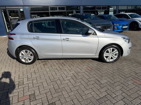 2017 Peugeot 308 - thumbnail 3