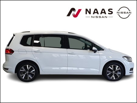 2021 Volkswagen Touran HIGHLINE 1.4 TSI (212) €30,945 thumbnail