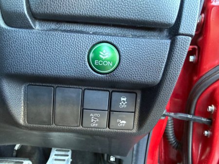 2016 Honda Fit - thumbnail 16