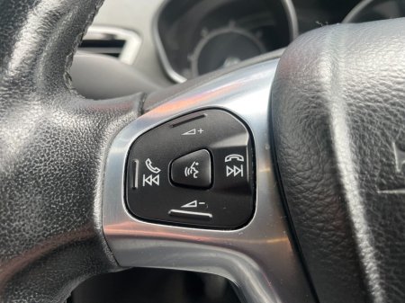 2015 Ford Fiesta - thumbnail 15