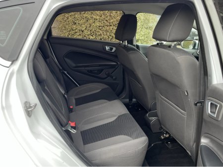 2016 Ford Fiesta - thumbnail 9
