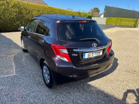 2016 Toyota Vitz - thumbnail 4