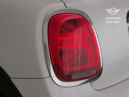 2024 MINI Hatch 5-Door Cooper Exclusive €35,900 thumbnail