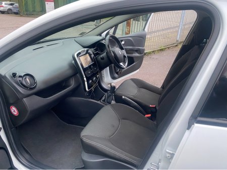 2017 Renault Clio - thumbnail 12