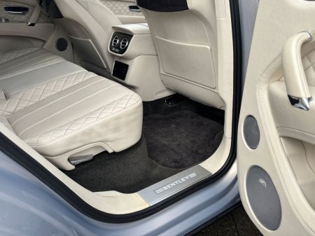 2016 Bentley Bentayga - thumbnail 28