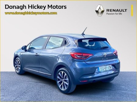 2022 Renault Clio Iconic TCe 90 €18,900