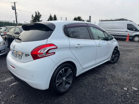 2015 Peugeot 208  €8,750