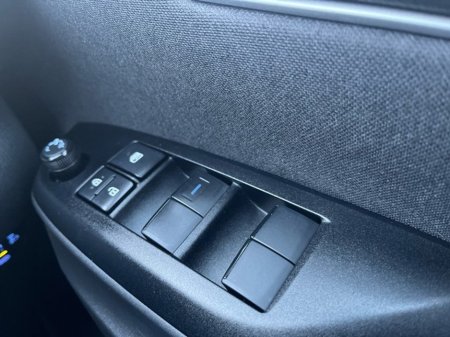 2024 Toyota Yaris Cross CROSS LUNA €28,444 thumbnail