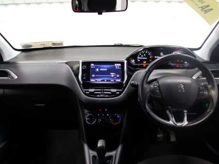 2018 Peugeot 208 - thumbnail 18