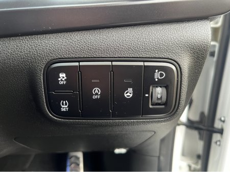 2023 Hyundai Bayon EXECUTIVE AUTOMATIC 1.0 PETROL //HEATED SEATS AND STEERING WHEEL//REVERSE CAMERA// €20,950 thumbnail