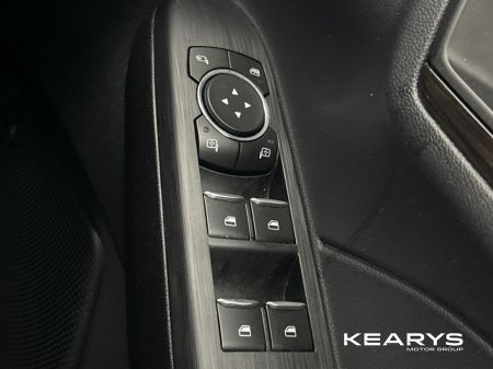 2023 Ford Kuga 2.5 Duratec 225PS PHEV Vignale *Solar Silver* €33,950 thumbnail