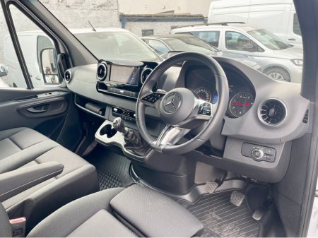 2025 Mercedes-Benz Sprinter - photo 12