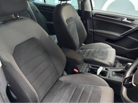 2017 Volkswagen Golf - thumbnail 8