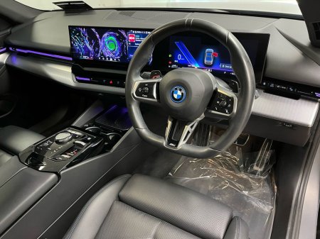 2024 BMW 5 Series - thumbnail 9