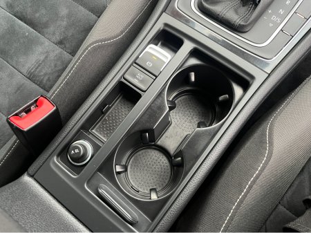 2014 Volkswagen Golf HIGHLINE AUTOMATIC 1.4 PETROL //VERY LOW MILES//REVERSE CAMERA//ADAPTIVE CRUISE CONTROL// €13,950 thumbnail