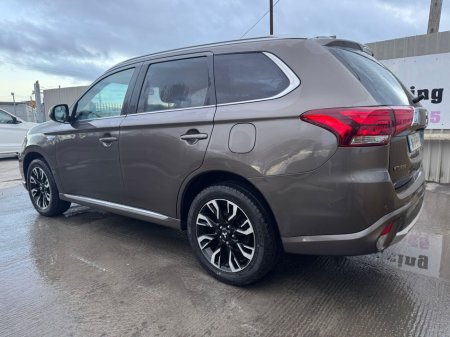 2016 Mitsubishi Outlander - view 2