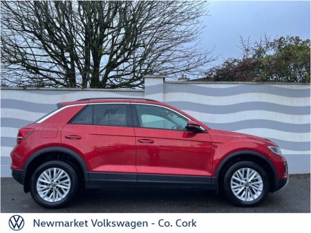 2024 Volkswagen T-Roc - view 4