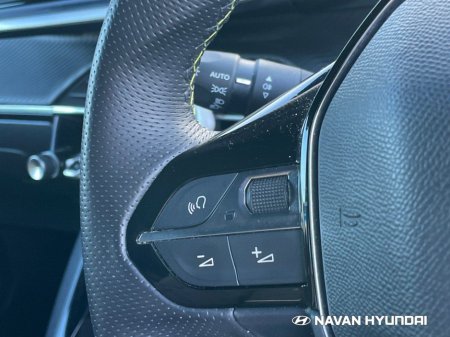 2023 Peugeot 208 Electric 136bhp (50 kWh) GT €19,950 thumbnail