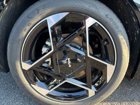 2026 Kia EV4 - thumbnail 4