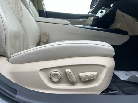 2024 Toyota Camry PLATINUM EDITION 4 €46,950 thumbnail