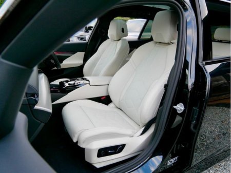 2025 BMW 5 Series - thumbnail 18