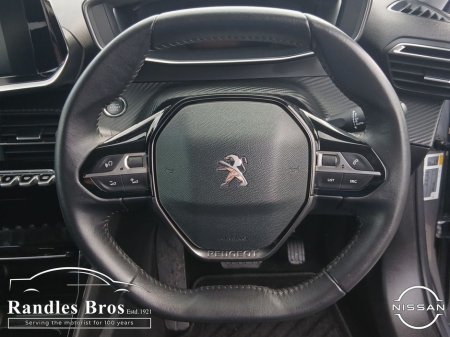 2022 Peugeot 2008 - thumbnail 16
