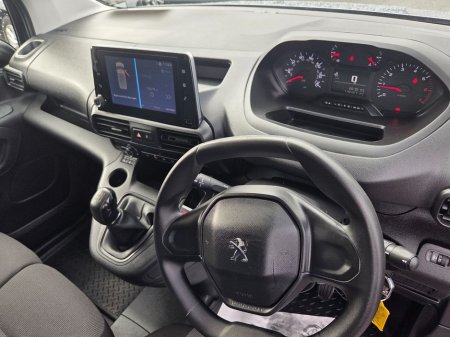2021 Peugeot Partner BLUEHDI PROFESSIONAL PREMIUM L1 €11,950 thumbnail