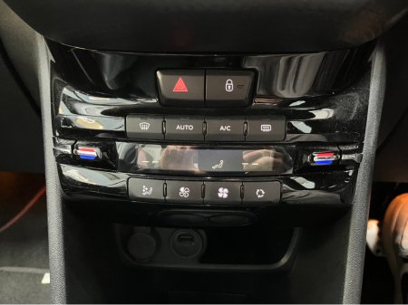 2020 Peugeot 2008 - thumbnail 19