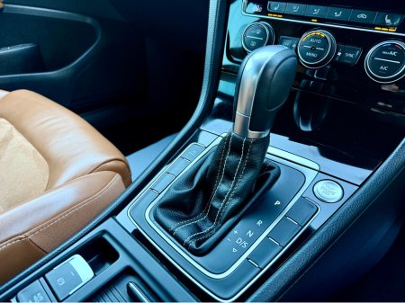 2014 Volkswagen Golf *HIGHLINE-MILANO MODEL* FULL SPC / COGNAC LEATHER - HEATED SEATS - CAMERAS - PEARL WHITE €12,900 thumbnail