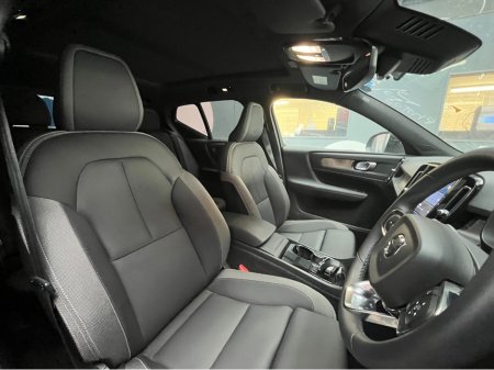 2022 Volvo XC40 - thumbnail 12