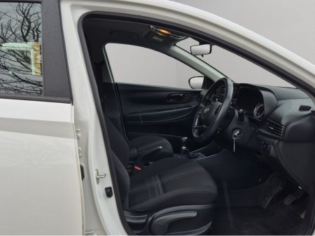 2021 Hyundai i20 CLASSIC *** ALLOYS *** AIRCON *** SERVICE HISTORY *** €16,950 thumbnail