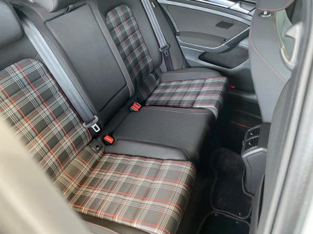 2016 Volkswagen Golf - thumbnail 14