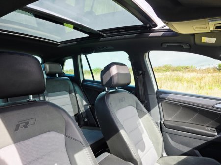 2018 Volkswagen Tiguan R-Line 2.0 TDI 150HP 4MOTION €18,950 thumbnail