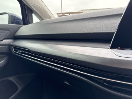 2023 Volkswagen Golf 2.0 TDI 115HP Style €29,975 thumbnail