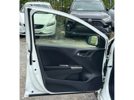 2018 Toyota Corolla - thumbnail 10