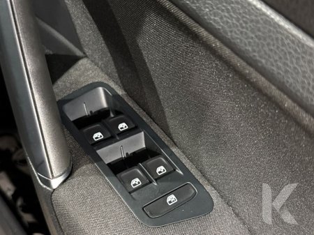 2020 Volkswagen Golf COMFORT LINE MEISTER - UPGRADED FACTORY ALLOYS - CRUISE CONTROL - REVERSE CAMERA - DIGITAL DASH €21,950 thumbnail