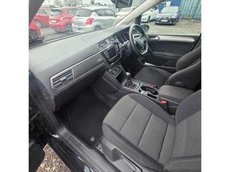 2016 Volkswagen Touran 1.2 TSI 110HP Trendline €15,950 thumbnail