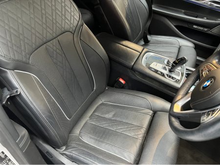 2016 BMW 7 Series 2016 BMW 740E IPERFORMANCE M-SPORT 2.0 AUTOMATIC / CRUISE CONTROL / 360° PARKING CAMERA / ELECTRIC MEMORY HEATED & MASSAGING SEATS / HEATED REAR SEATS / PANORAMIC SUNROOF / PADDLE SHIFTERS AND MORE thumbnail