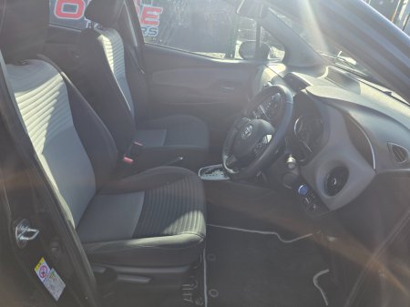 2017 Toyota Yaris - thumbnail 8